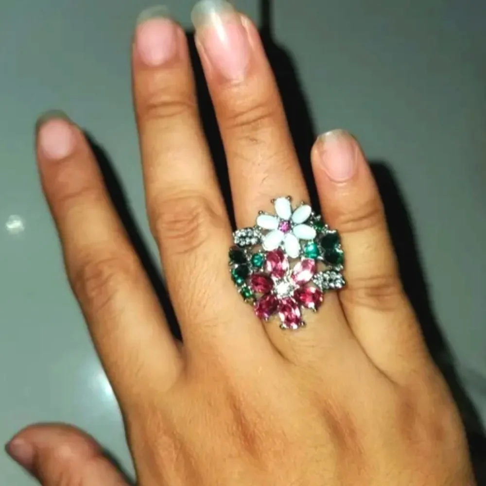 Ladies Bohemian Floral Ring sz 6